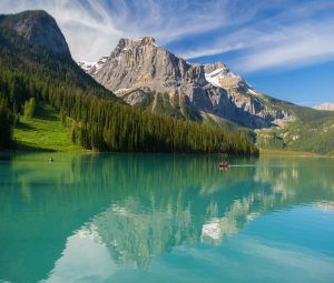Kayak en los Lagos de las Montañas Rocosas de Canadá