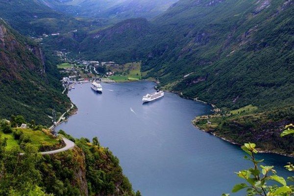 Ciudad noruega durante un viaje privado con guía en español